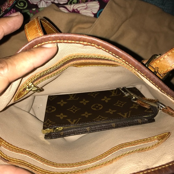 Louis Vuitton - Picture 4 of 5